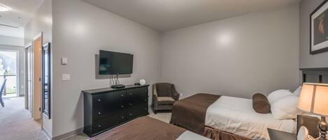 Kamar Double Deluks, Beberapa Tempat Tidur, lemari es & microwave | Seprai linen