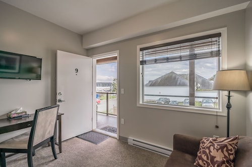 Sportsman's Inn on the Harbour Front