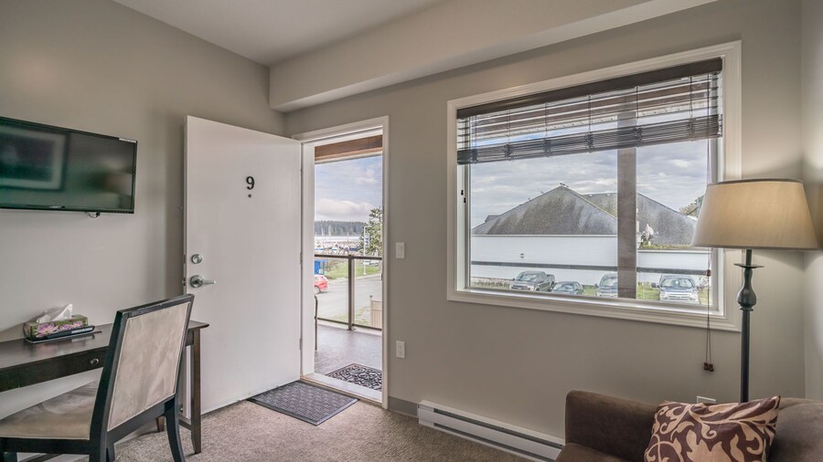 Sportsman's Inn on the Harbour Front