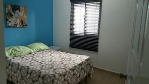 Quarto luxo | Escrivaninha, ferros/tábuas de passar roupa, berços (sobretaxa)