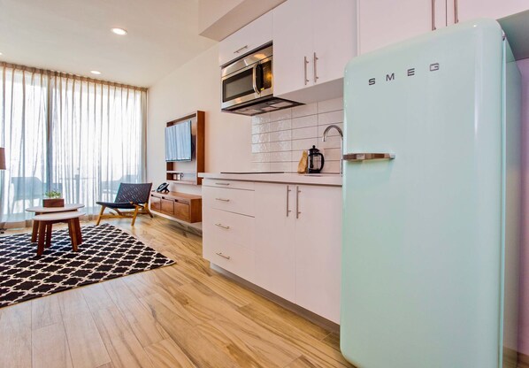 Premium Apartment | Private kitchen | Full-sized fridge, microwave, stovetop, coffee/tea maker