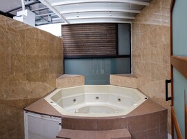 Ducha, artículos de tocador gratuitos, toallas