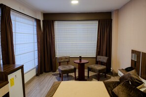 Suite | 1 bedroom, hypo-allergenic bedding, minibar, in-room safe - Hotel Santiago de Compostella Suites (Cuenca)