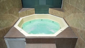 مغطس سبا داخلي