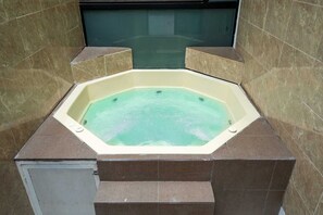 Indoor spa tub - Hotel Santiago de Compostella Suites (Cuenca)