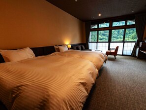 Chambre de base avec lits jumeaux, non-fumeur | Coffre-fort, rideaux d’obscurcissement, fer et planche à repasser