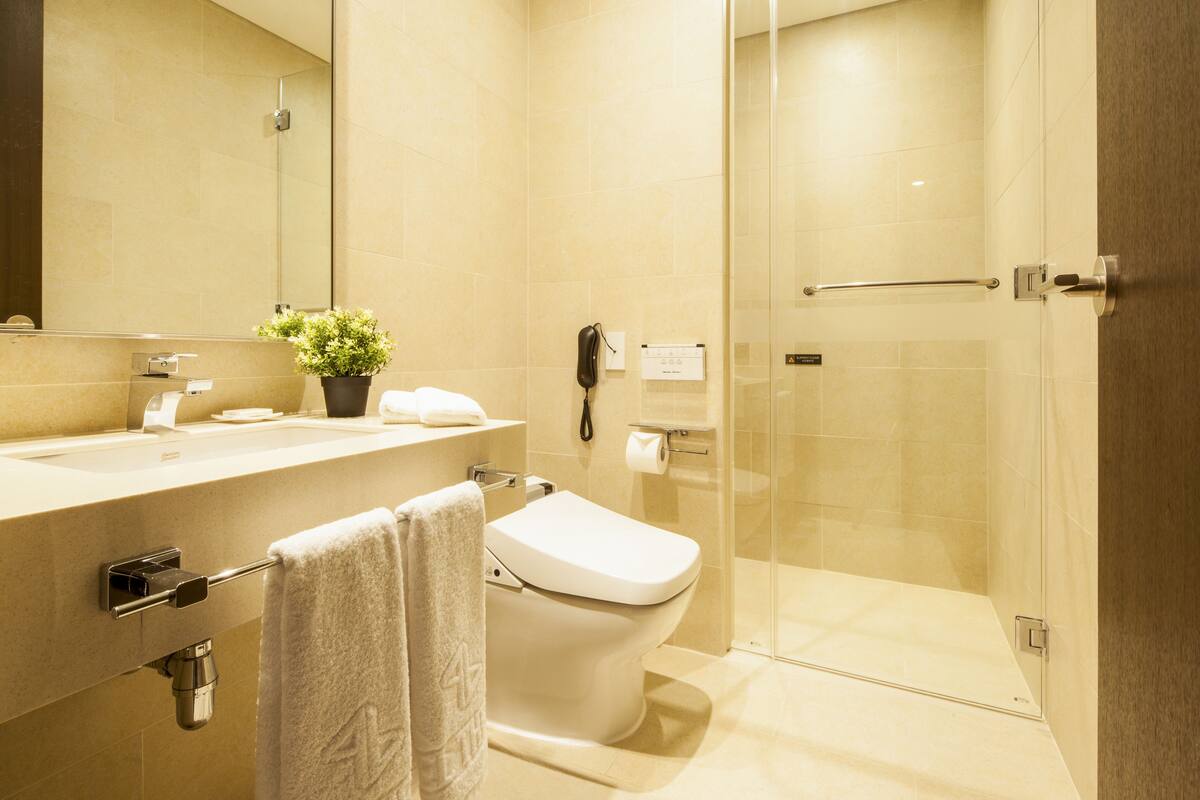 suite (korean ondol) | bathroom shower