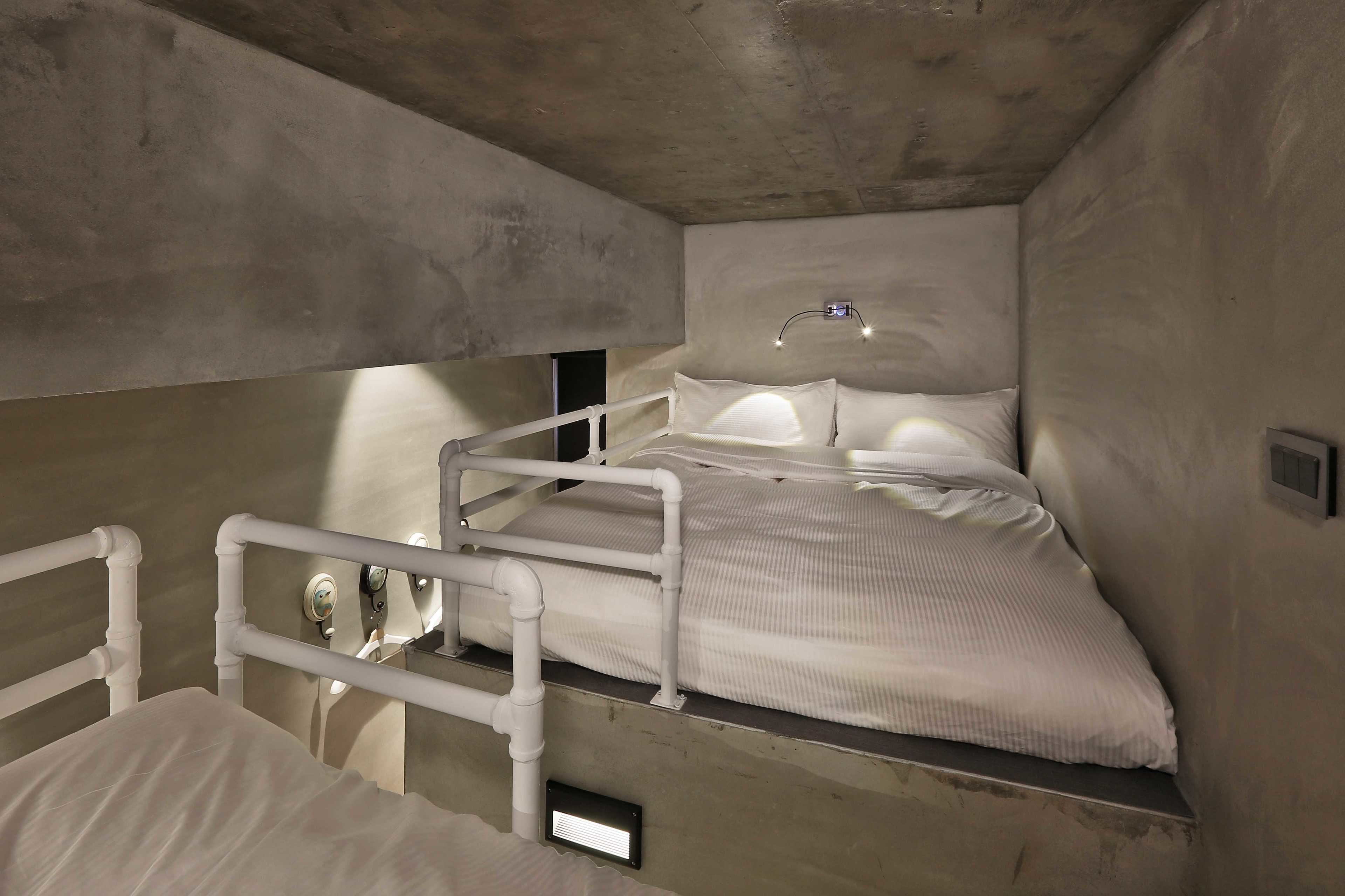 standard triple room | down duvets, individually decorated, individually furnished, desk