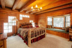 Log Cabin on the Stream | 5 bedrooms, premium bedding, iron/ironing board, travel cot - Log Cabin on the Stream (Provo)