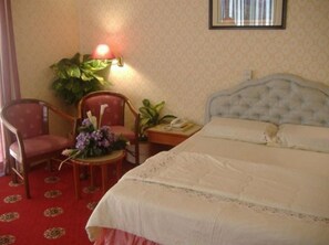 Chambre familiale | Bureau, fer et planche à repasser, accès au Wi-Fi (inclus)