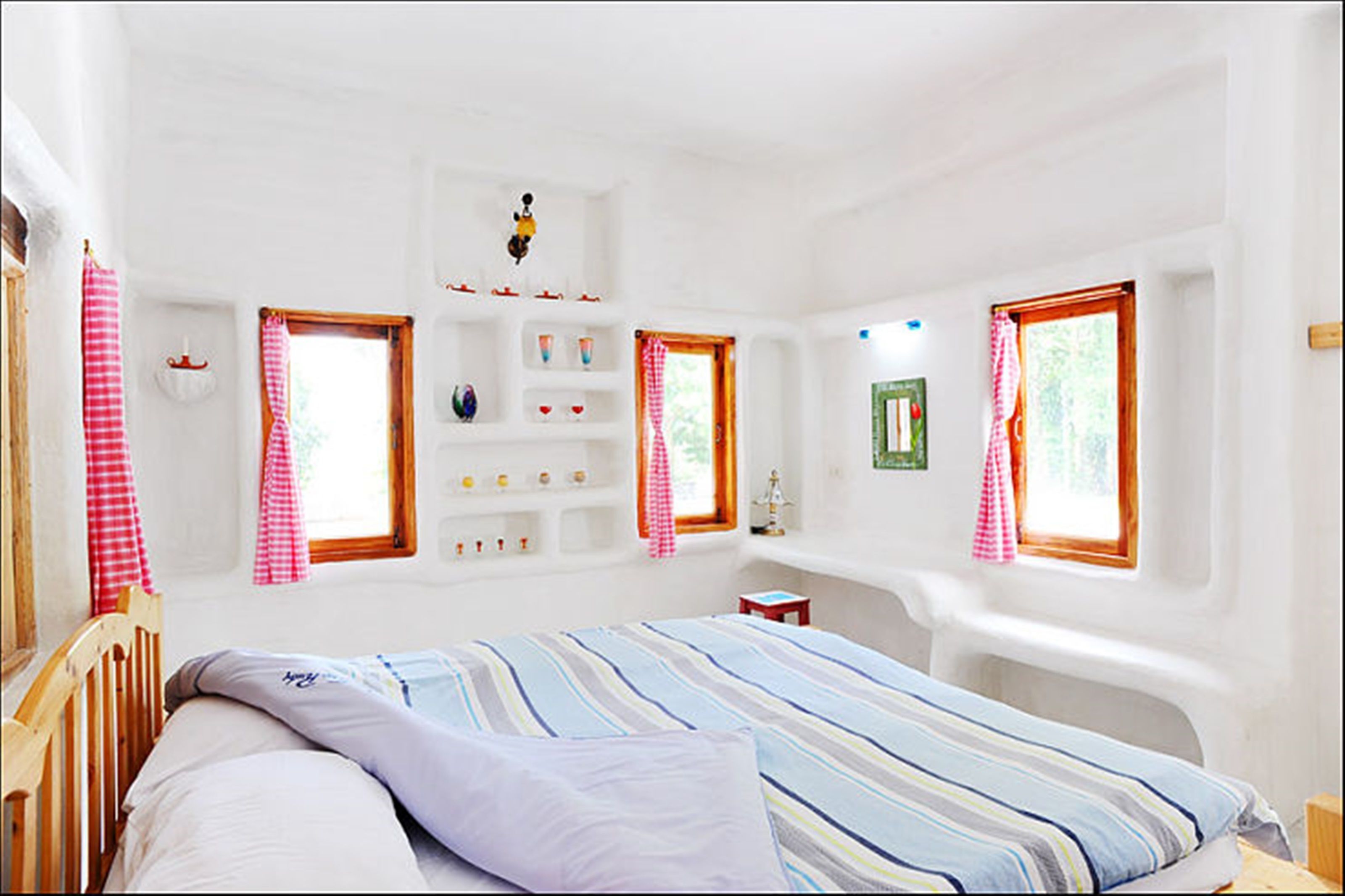 Minibar, kedap suara, tempat tidur lipat/tambahan, dan Wi-Fi gratis