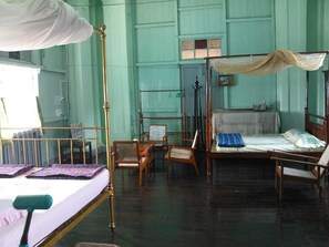 Escritorio, camas extra y wifi gratis