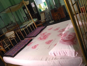 Desk, rollaway beds, free WiFi - Breeze Guest House (Mawlamyine)