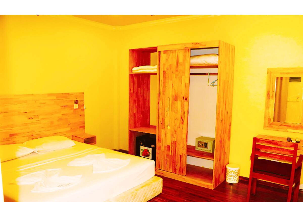 Minibar, in-room safe, soundproofing, iron/ironing board