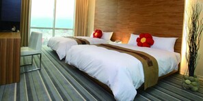 Deluxe Quadruple Room | Desk, free WiFi, bed sheets - Yoai Hotel (Yilan)
