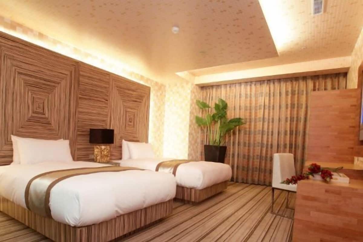 Een bureau, gratis wifi, beddengoed