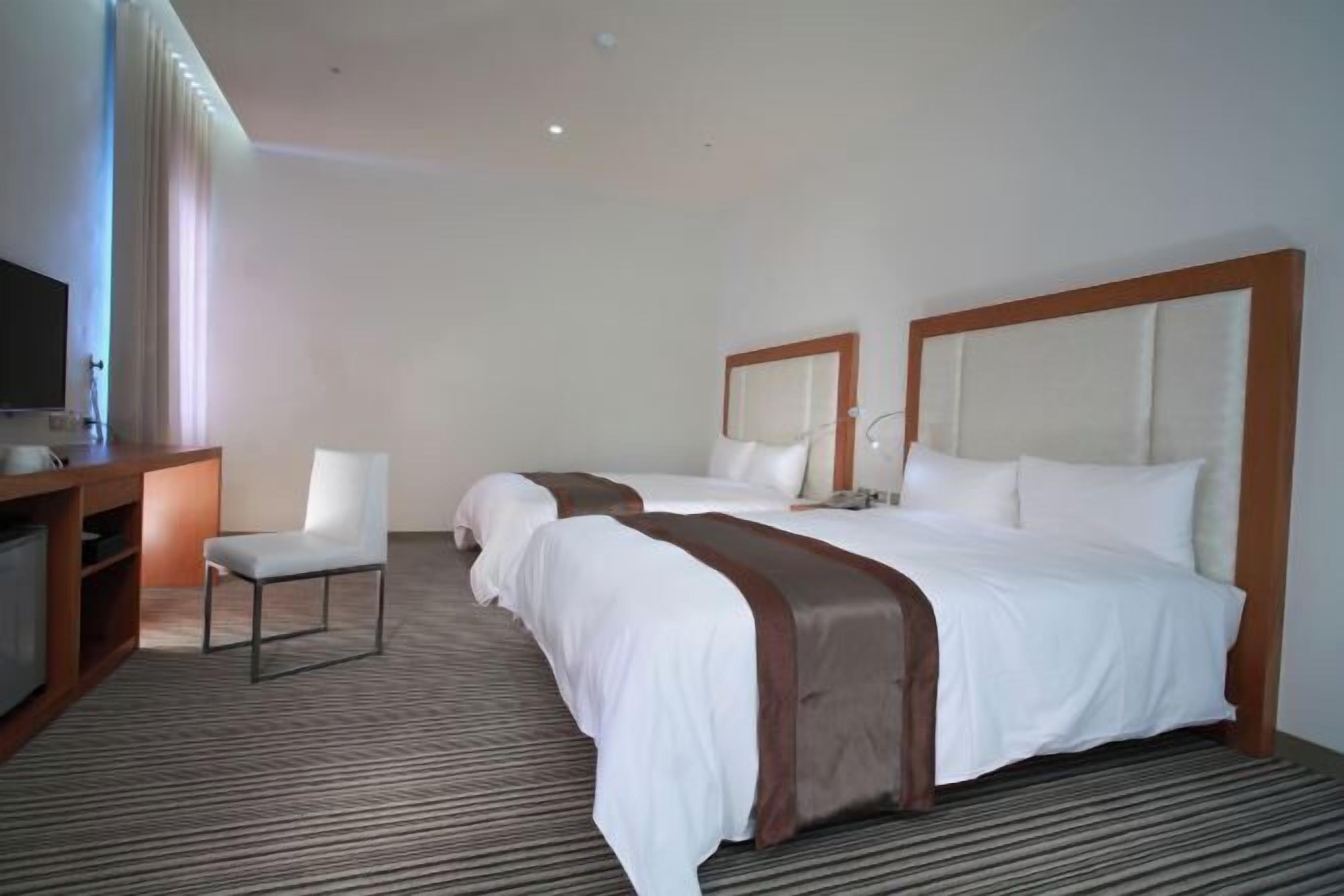 デスク、WiFi (無料)、ベッドシーツ