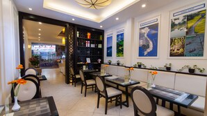 Outdoor dining - Hanoi Space Hotel (Hanoi)