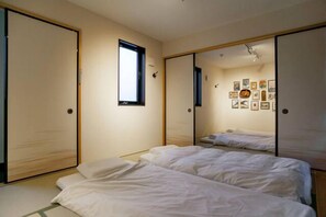 Premium bedding, iron/ironing board, rollaway beds, free WiFi - Shukusai Art stay in Tofukuji (Kyoto)