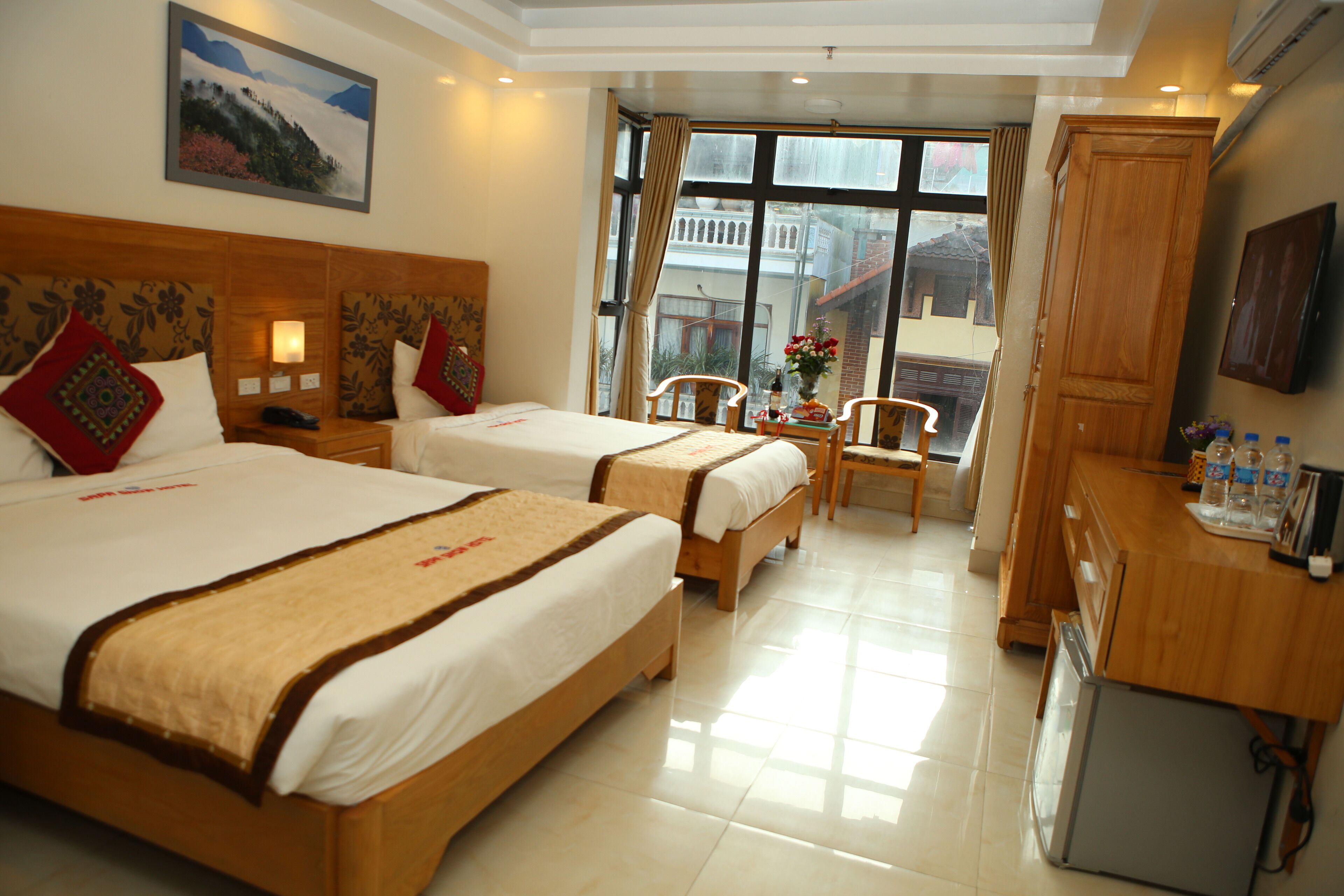 premium bedding, minibar, in-room safe, desk