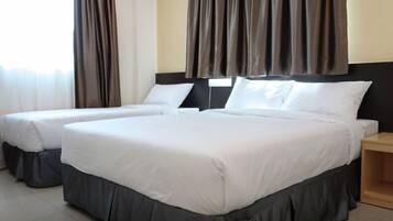 Chambre Familiale | Coffres-forts dans les chambres, bureau, Wi-Fi gratuit, draps fournis