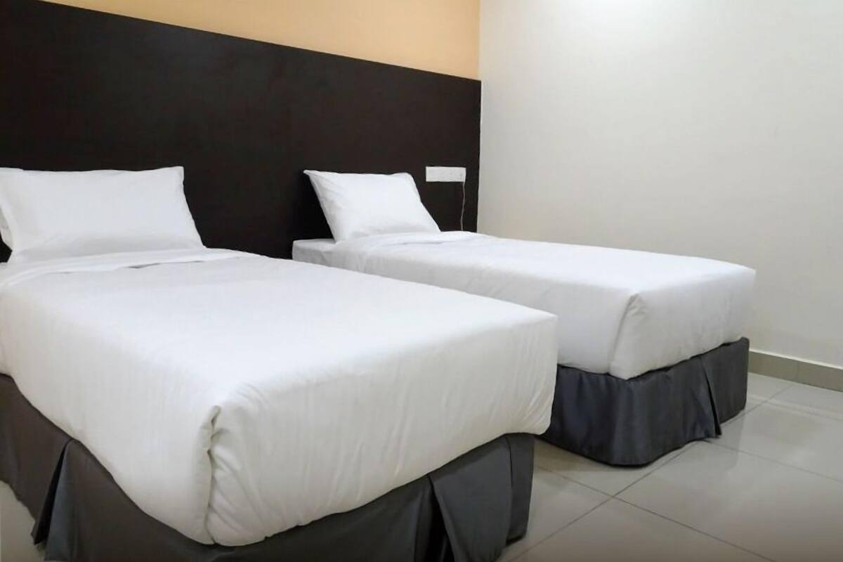 In-room safe, desk, WiFi (free), bed sheets