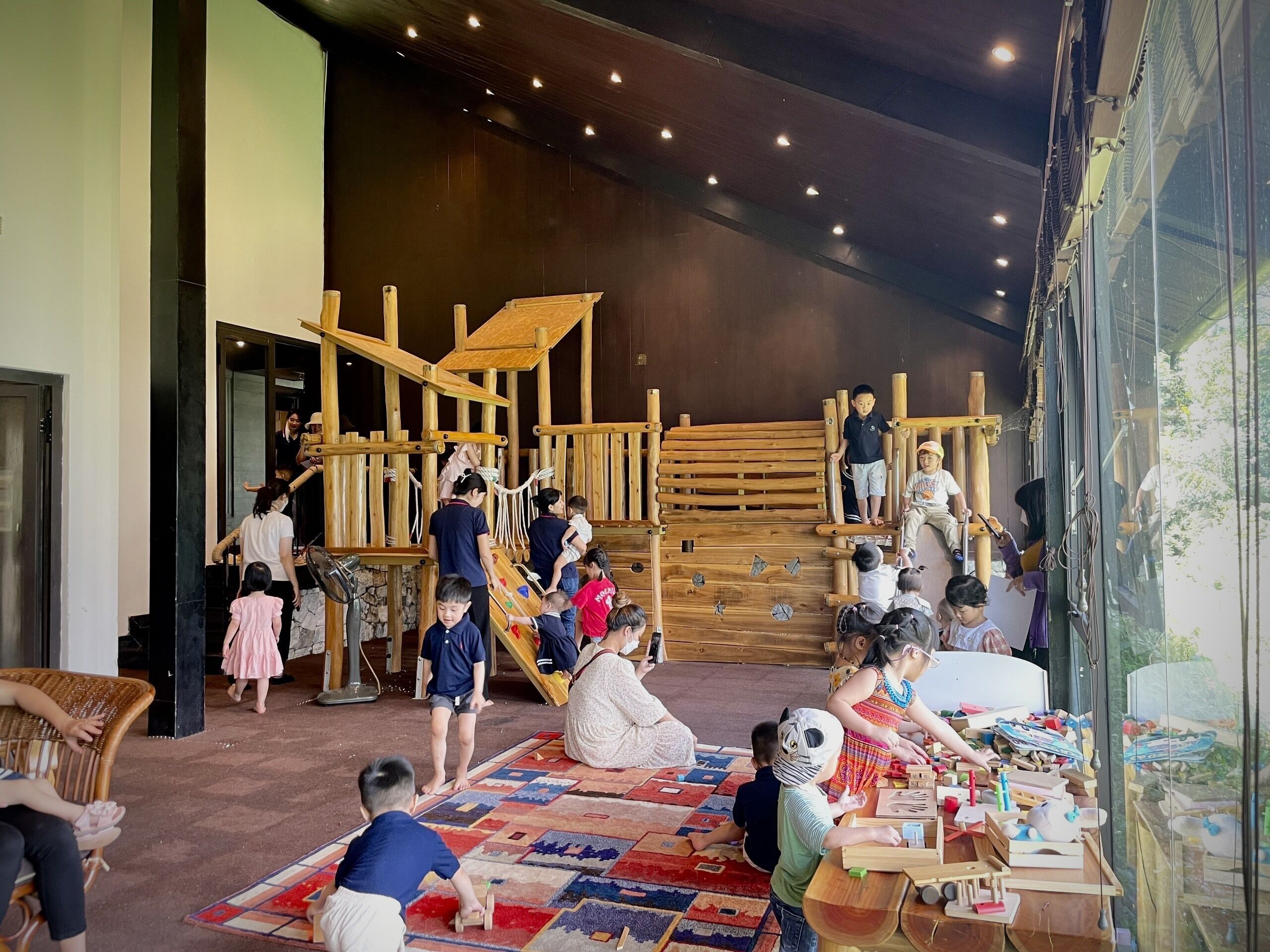 Tempat bermain anak – indoor