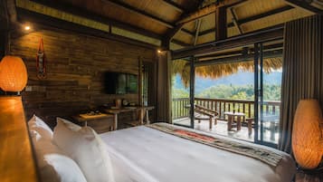 Minibar, caja de seguridad en la habitación y decoración personalizada