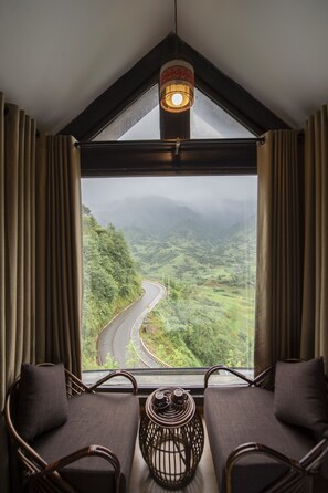 Phòng Deluxe (Valley View) | Minibar, két bảo mật tại phòng, trang trí khác biệt 