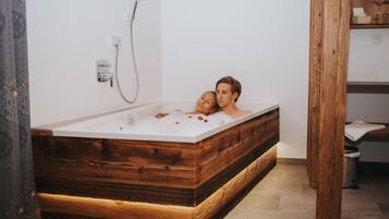 Suite, baignoire, vue montagne | Baignoire relaxante profonde