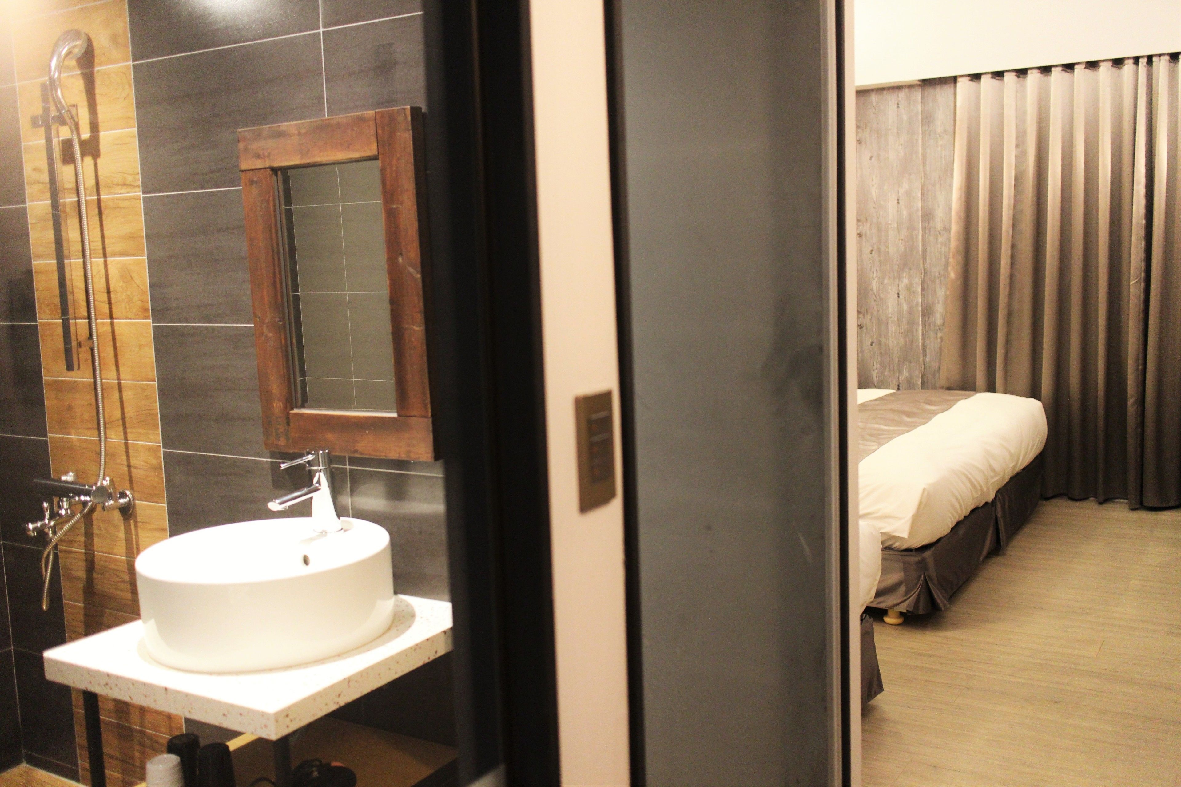 triple room | bathroom | shower, free toiletries, hair dryer, towels