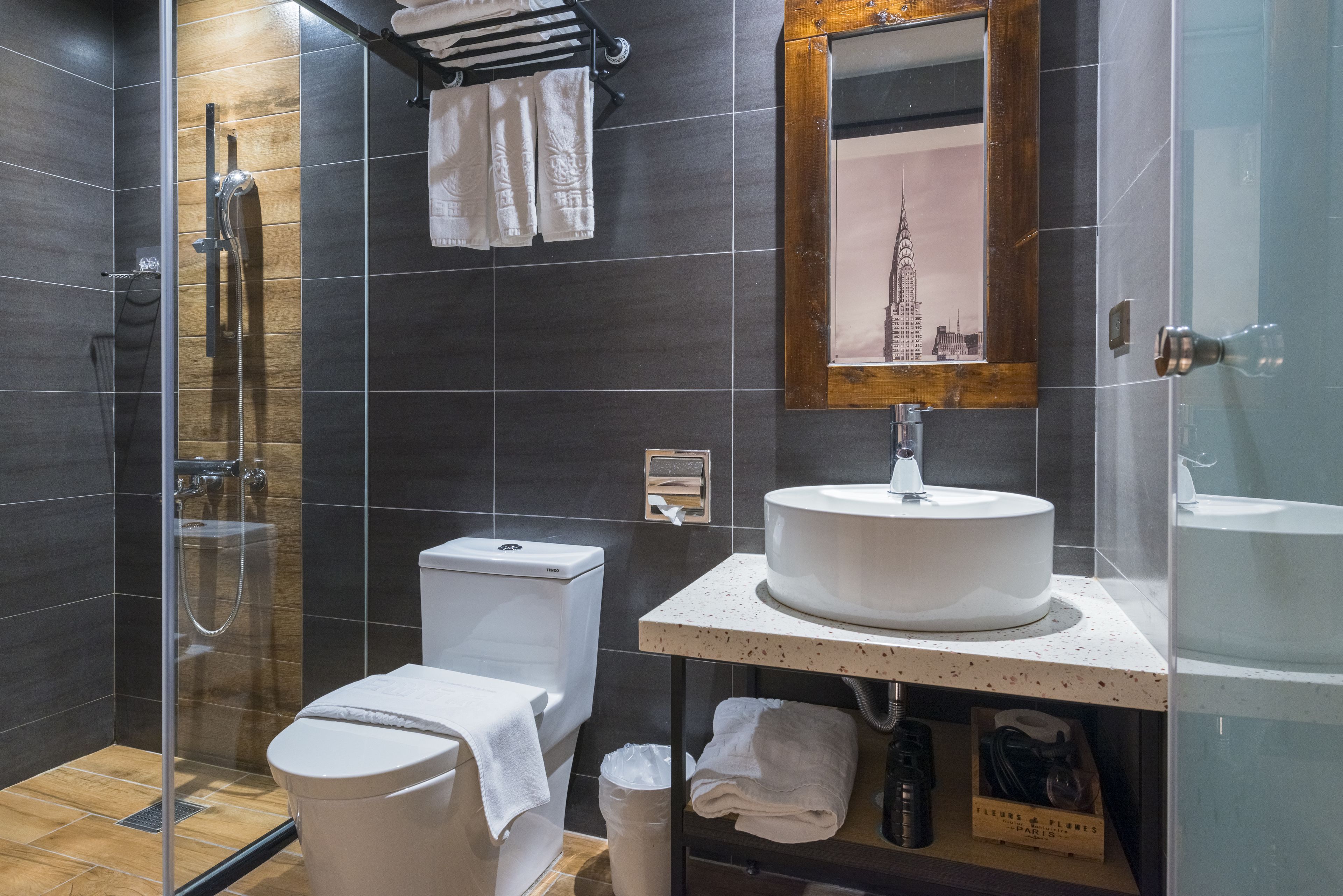 triple room | bathroom | shower, free toiletries, hair dryer, towels