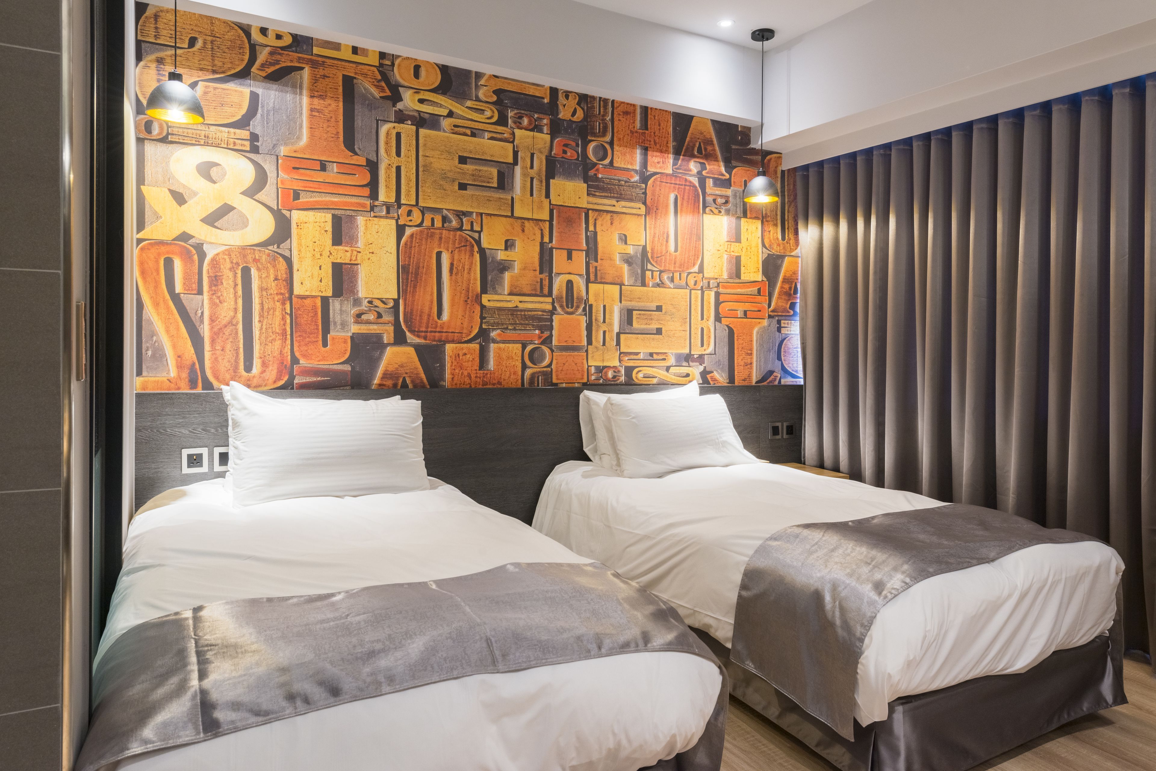 twin room | desk, free wifi, wheelchair access