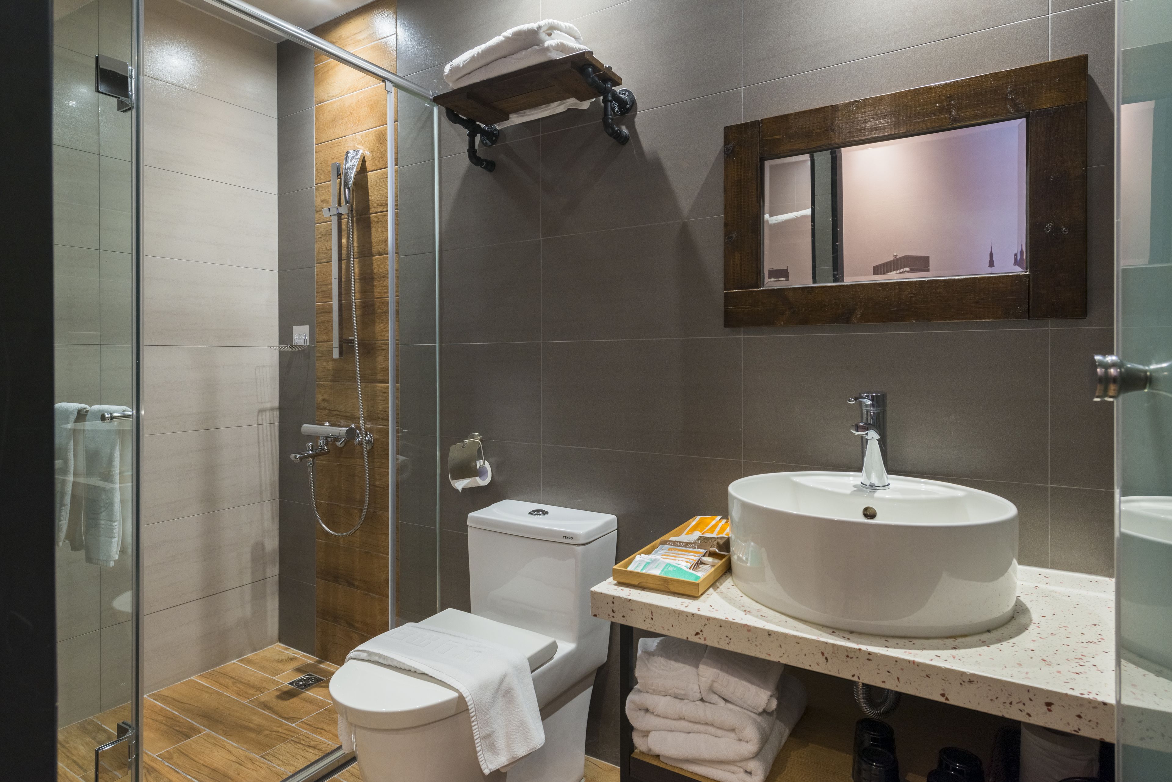quadruple room | bathroom | shower, free toiletries, hair dryer, towels