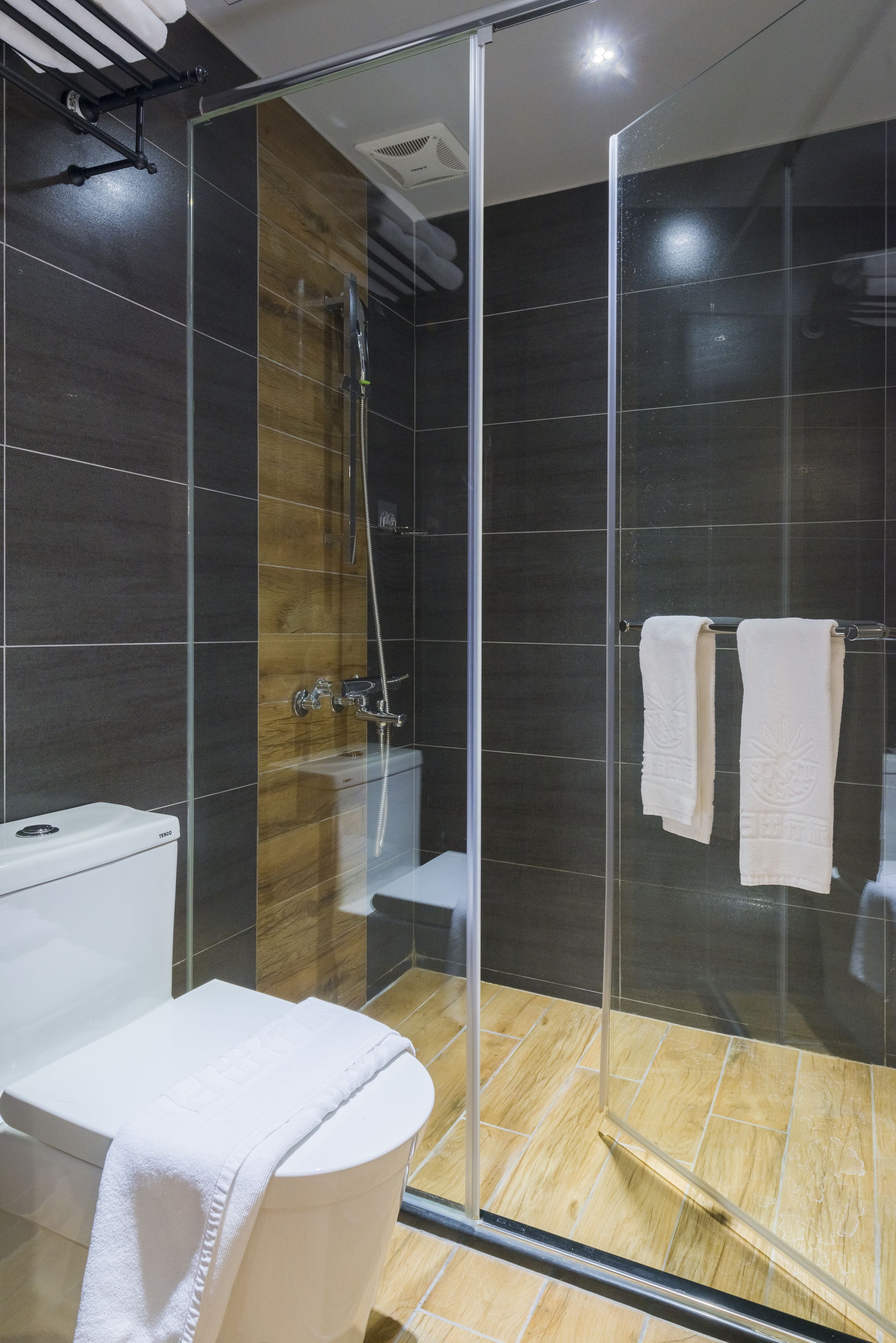 double room | bathroom | shower, free toiletries, hair dryer, towels