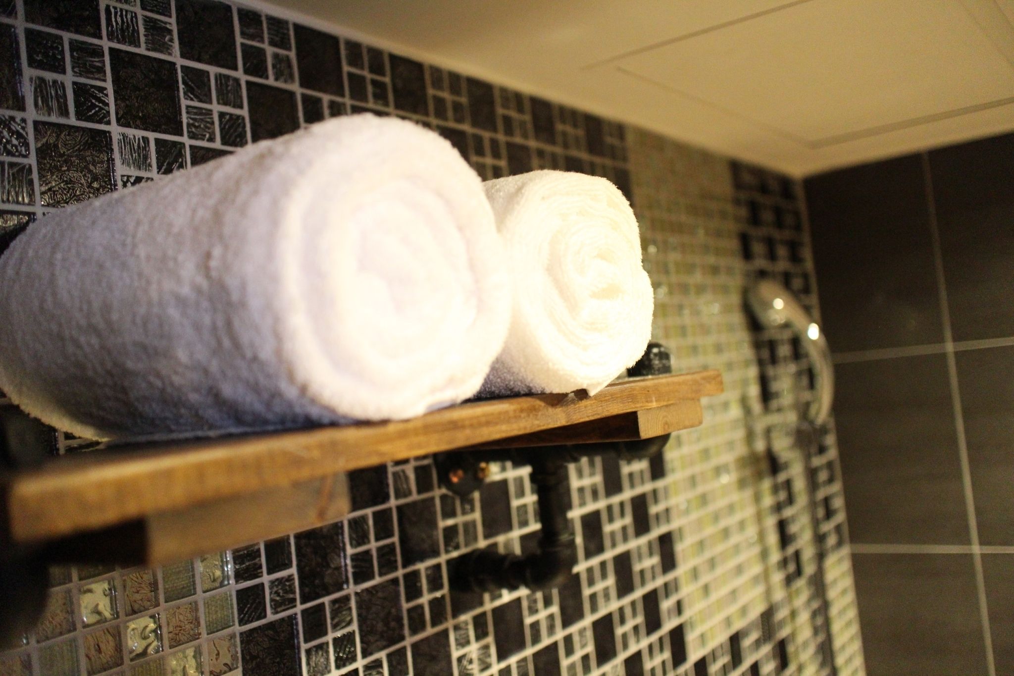 elegant double room | bathroom amenities | shower, free toiletries, hair dryer, towels