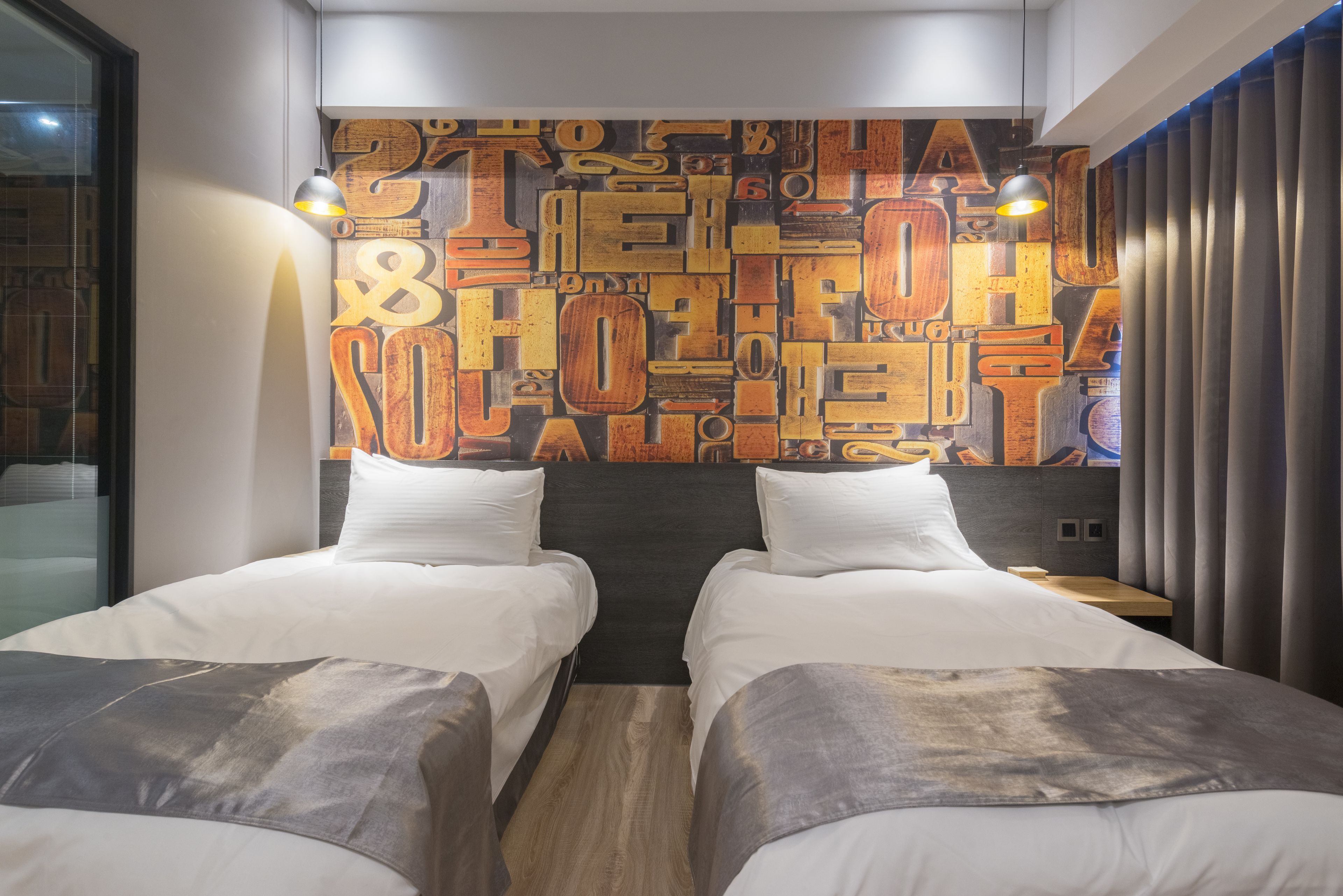 twin room | desk, free wifi, wheelchair access