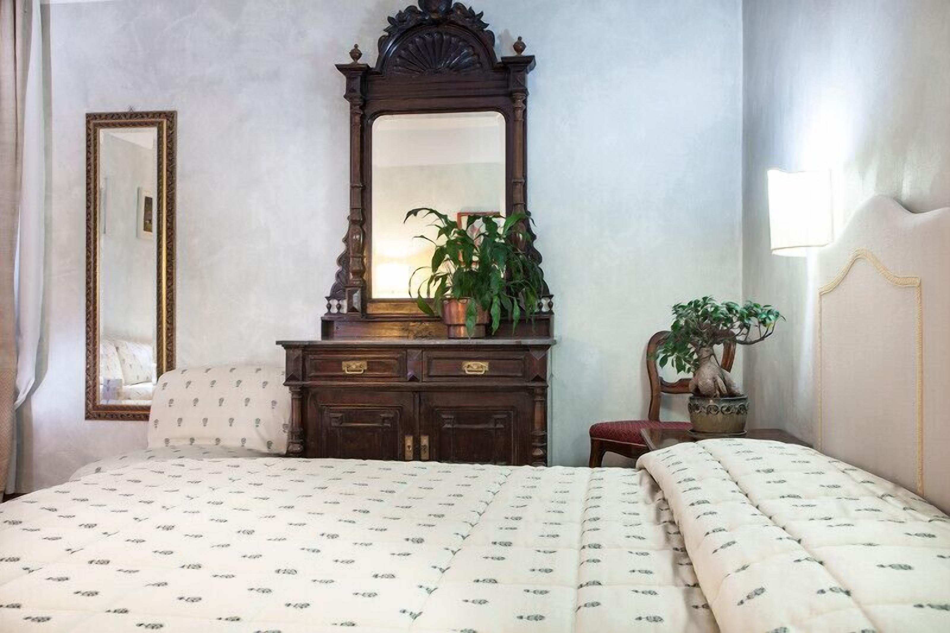 double or twin room | minibar, in-room safe, desk, blackout curtains