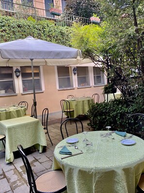 Lunch and dinner served, local cuisine