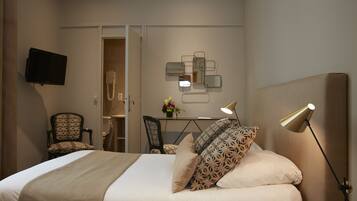 Cortinas blackout, wifi gratis y ropa de cama