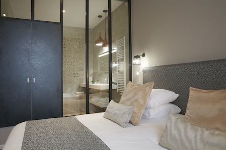 Kelengkapan dandanan diri percuma, pengering rambut, tuala disediakan