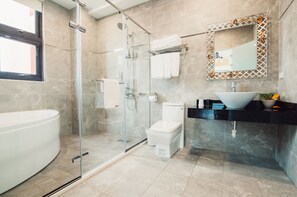 Classic Quadruple Room (North Africa Style) | Bathroom | Designer toiletries, hair dryer, slippers, towels - Zai Yan-Yan B&B (Ji'an)