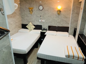 Family Room | In-room safe, blackout drapes, soundproofing, iron/ironing board - Modern (Kowloon)