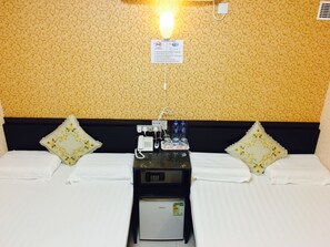 Family Room | In-room safe, blackout drapes, soundproofing, iron/ironing board - Modern (Kowloon)