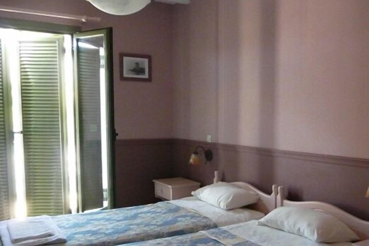 Free cots/infant beds, free WiFi