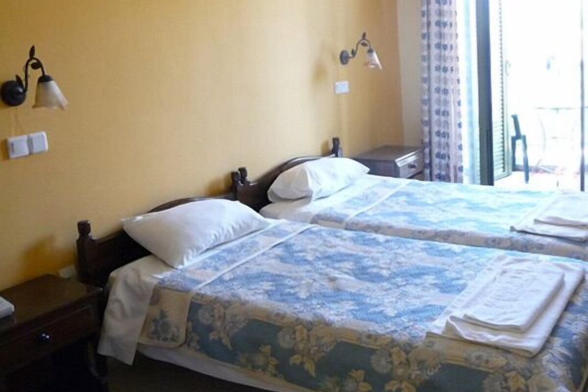 Free cots/infant beds, free WiFi