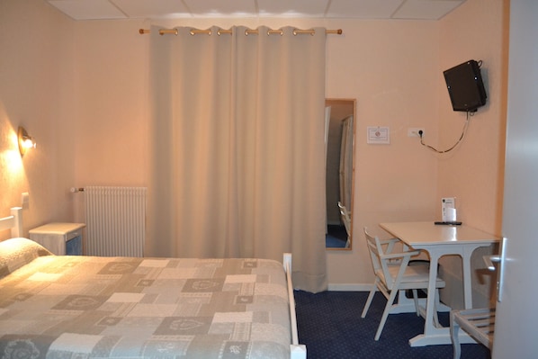 Free WiFi, bed sheets