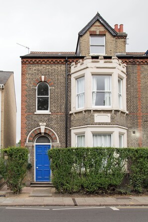 숙박 시설 정면