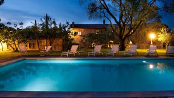 Seasonal outdoor pool, pool umbrellas, sun loungers