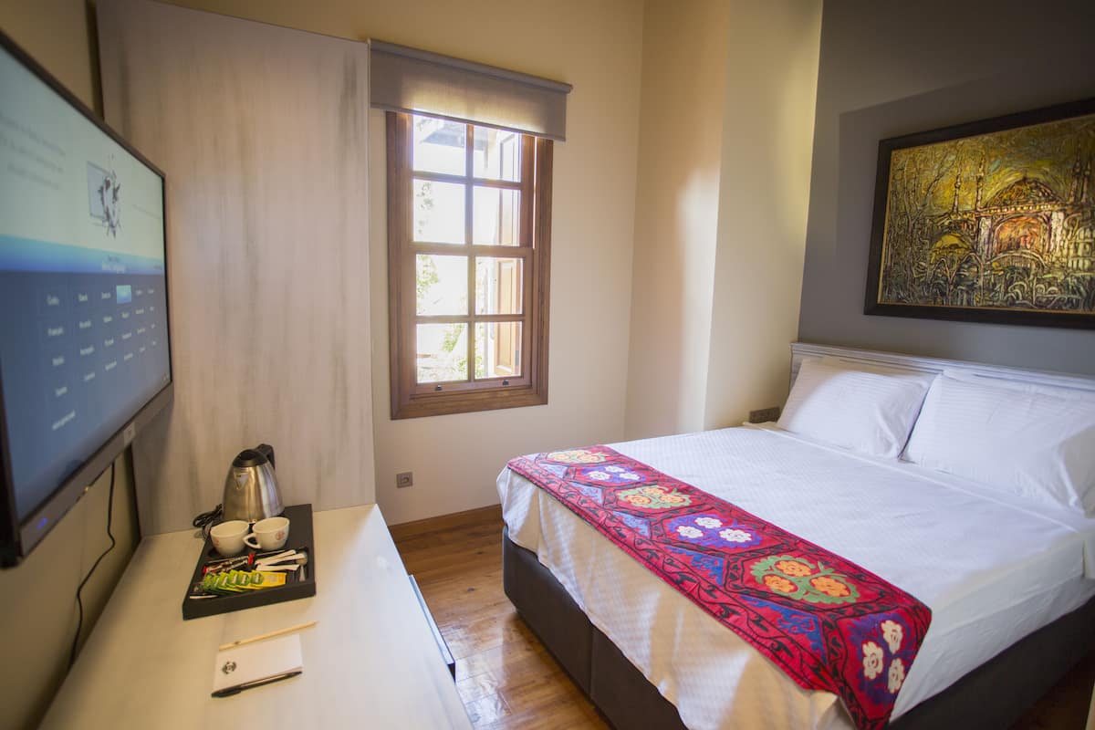 Minibar, in-room safe, desk, iron/ironing board